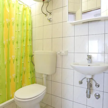 Studio 6695b Apartment *